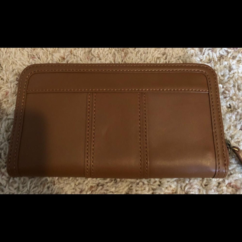 🔥NEW PRICE DROP🔥 Beautiful leather Burberry wallet - Picture 2 of 3